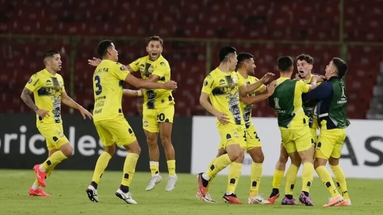 «Con el cuchillo entre los dientes»