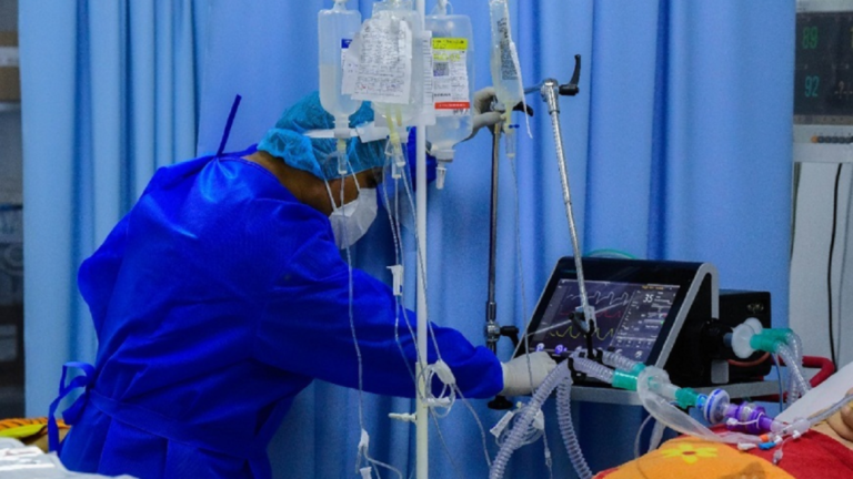 «Estamos creando personas con Licencia para matar»: Médicos de la promoción 86 sientan postura