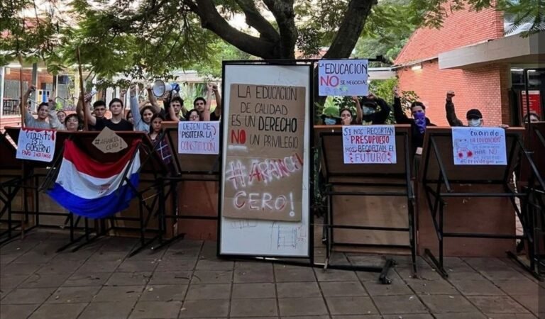Paro UNA: Estudiantes toman la Facultad de Arquitectura