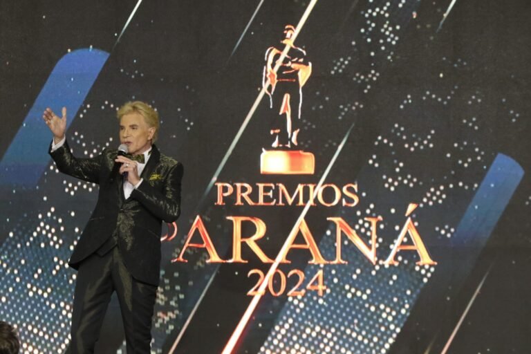 Problemas técnicos en los Premios Paraná para su presentador
