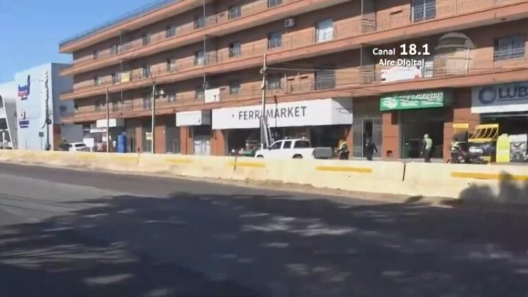 Padre e hijo sacan dinero del banco y son emboscados por asaltantes