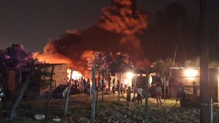 Bomberos controlaron incendio en zona del Cerro Lambaré tras 8 horas de trabajo