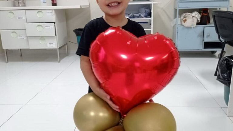 El pequeño Milan sigue aguardando por un donante