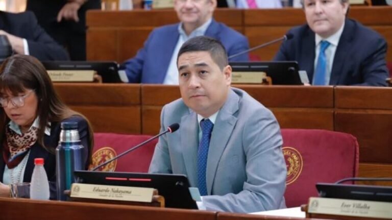 «Nosotros no podemos ser tibios y tener doble discurso», afirma el senador Eduardo Nakayama tras declaraciones de la senadora Martínez sobre reelección de Maduro