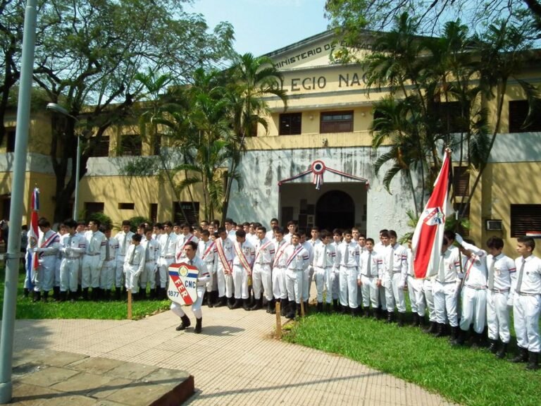 «El colegio esta en una situación deplorable»: Alumnos del CNC reclaman el estado de la institución