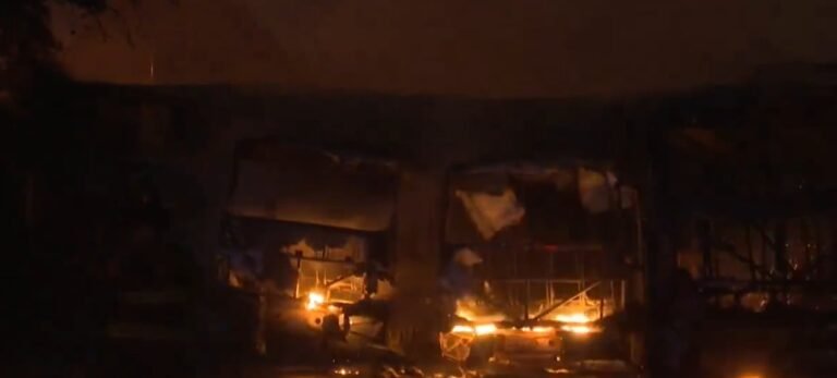 Registraron un incendio en la parada de la Línea 37B en Loma Pytã