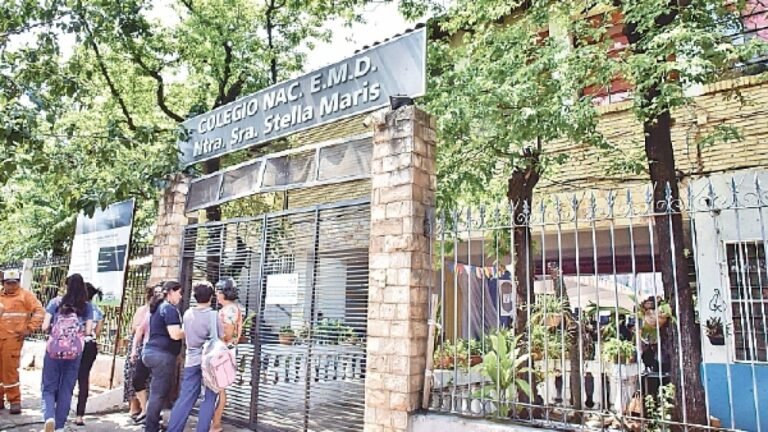 Alumnos tomaron el colegio Stella Maris