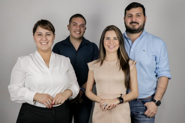 Política 360 galadornado como mejor programa radial político en los Napolitans Victory Awards 2024