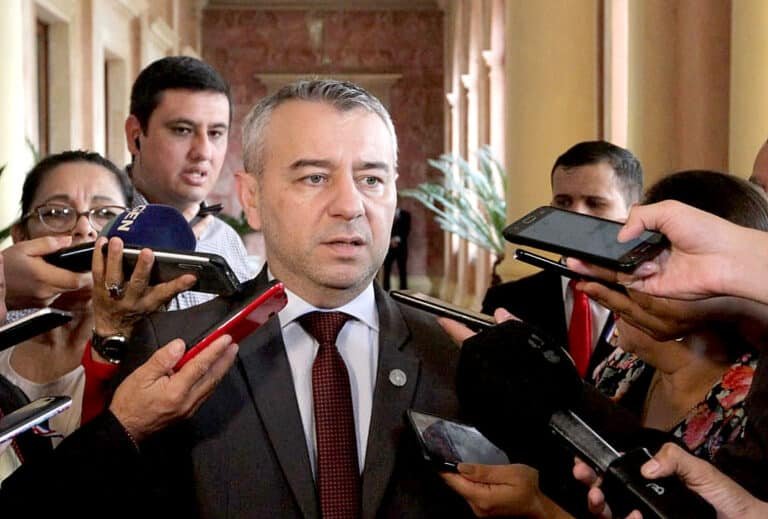 «Dentro de ese ruido empiezan las conjeturas»