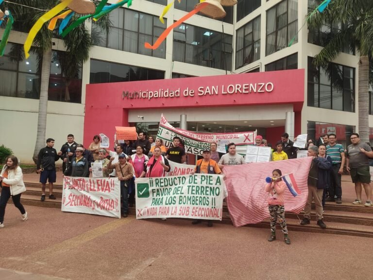 Bomberos fueron desalojados de su cuartel en San Lorenzo