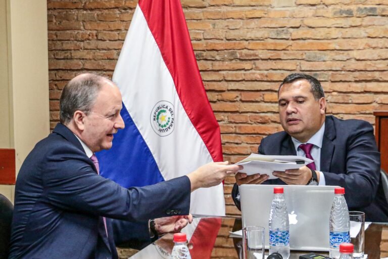 Ejecutivo presentó al Senado el proyecto de Ley modificado del Servicio Civil