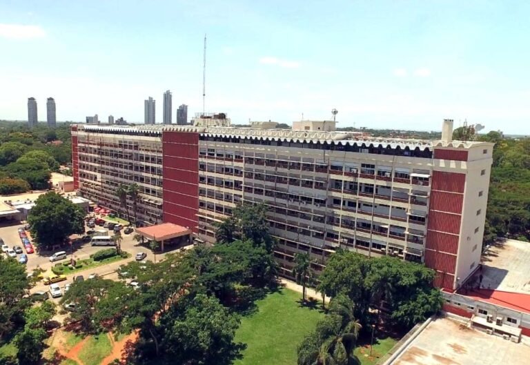 Doctor denuncia retroceso en procedimientos médicos del IPS