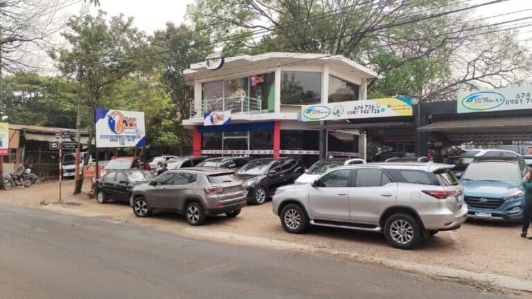 Fiscalía realiza allanamiento en una importadora de autos presuntamente implicada en el trafico de armas