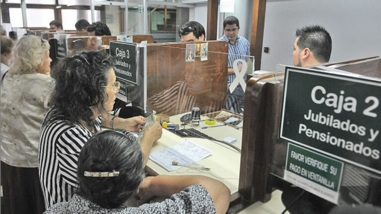 Jubilados del IPS protestan contra modificación en el cálculo de las jubilaciones