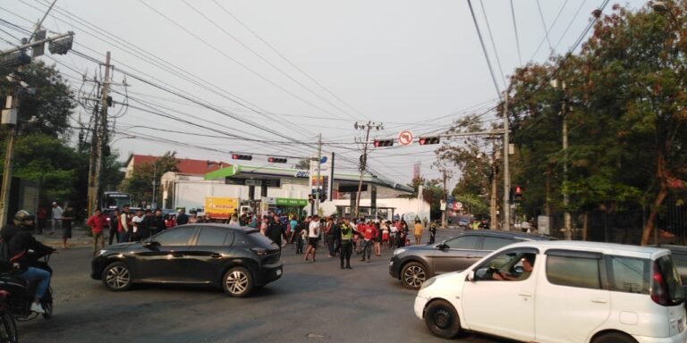 Avenida Artigas y General Santos bloqueadas por manifestación de comunidad indígena