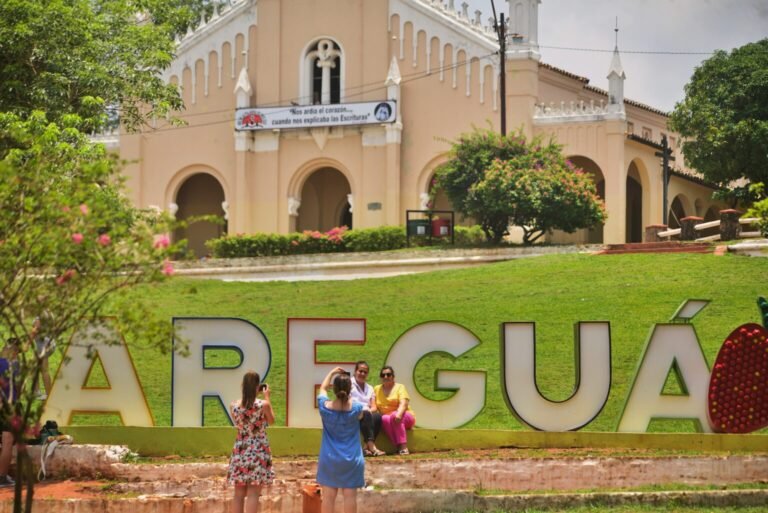 Paquetes turísticos ofrecidos por el Touring y Automovil Club Paraguayo en colaboración con Senatur