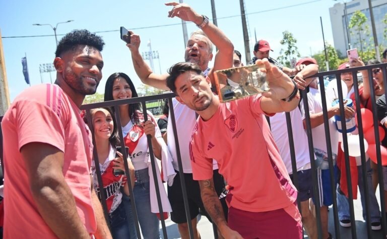 Hinchas argentinos llegan a Asunción para la final de la Supercopa Internacional