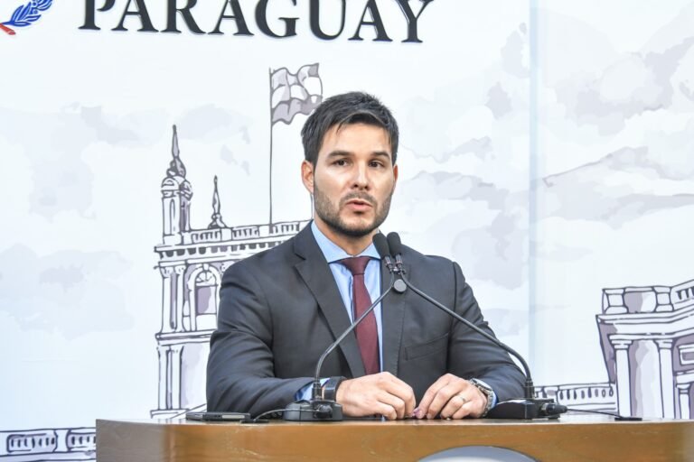 Ministro insta a revisar aplicación de la ley en casos de abuso y plantea uso de tobilleras electrónicas