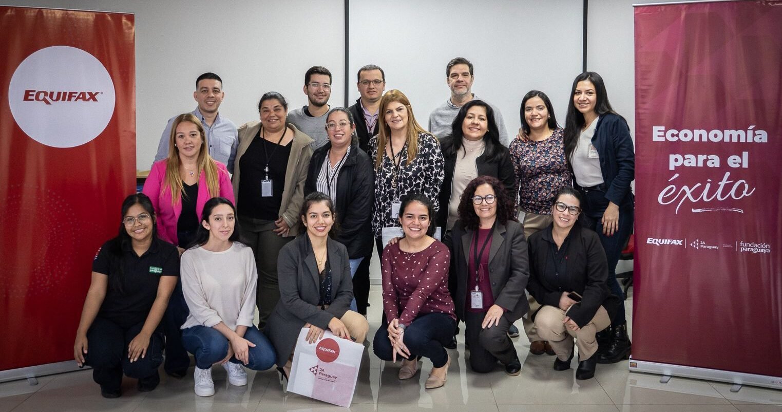 Voluntarios de Equifax se capacitan para la décima edición del programa “Economía para el Éxito”
