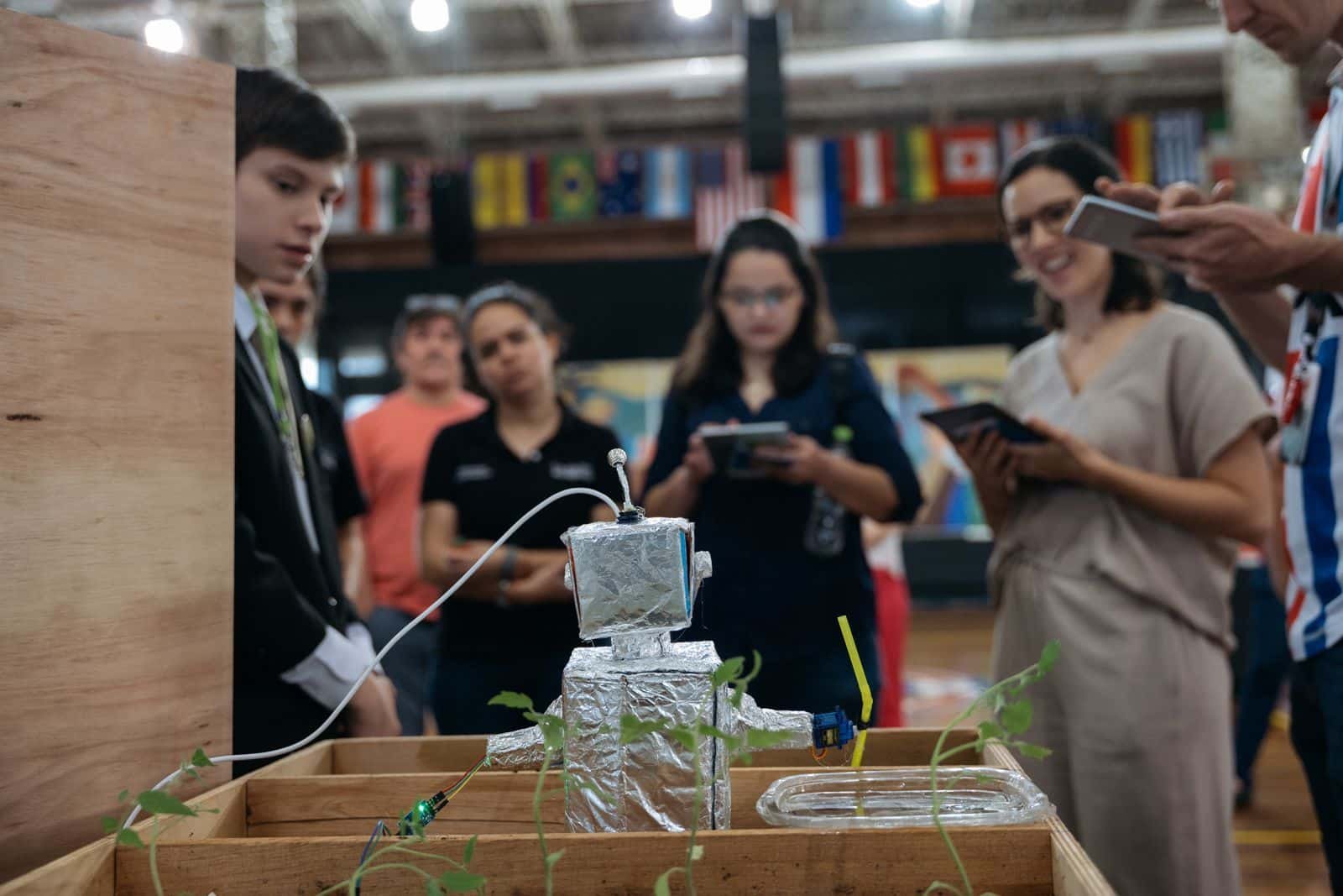 Jóvenes paraguayos presentan robots con impacto social en la gran final de la WRO Future Innovators 2025