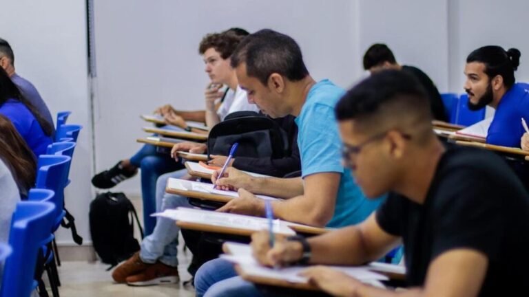 Ejecutivo sostiene exigencia idiomática para estudiantes extranjeros de Medicina.