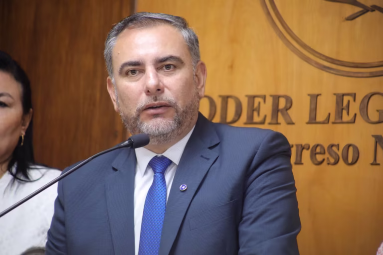 Éver Villalba propone rescatar al Partido Liberal del silencio