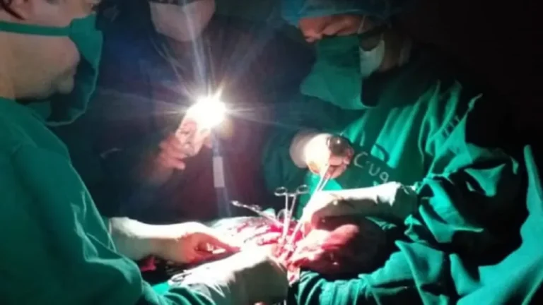 Cesárea se realizó a la luz de teléfonos celulares durante apagón masivo en Hospital de Capiatá