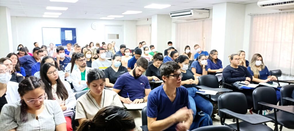 Círculo de Médicos denuncia saturación estudiantil en hospitales del IPS