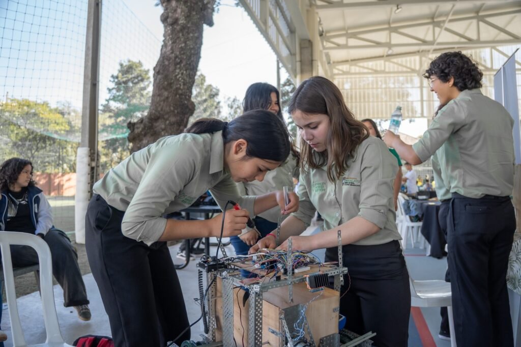 Innovabot 2026 desafía a jóvenes a crear robots para resolver problemas reales