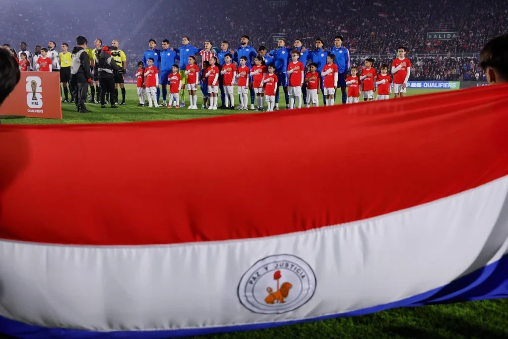 Paraguayo convierte su viaje al Mundial en una aventura digital