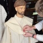 Cultura acompaña “Vistiendo Santos”, proyecto de puesta en valor de imágenes sacras de Yaguarón 