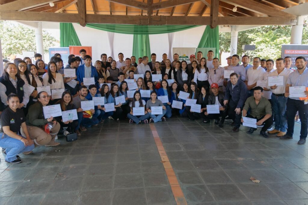 Unos 175 nuevos técnicos se graduaron en el Instituto Belén de Concepción