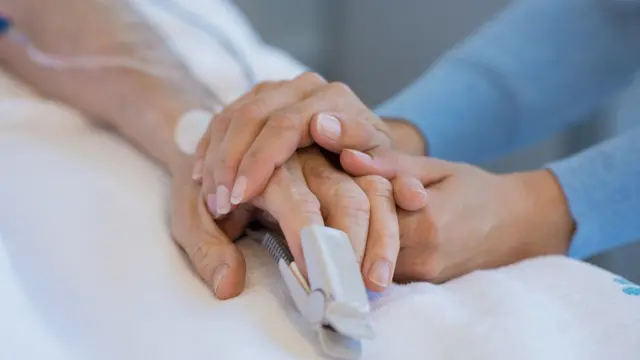 “Vamos a morir esperando”: mientras el Estado incumple sentencia, el cáncer avanza hacia el cerebro