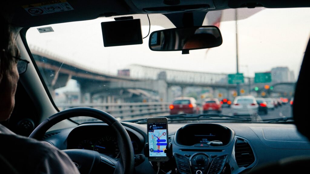 Senado apoya ley para que conductores de plataformas accedan a licencias profesionales desde los 19 años