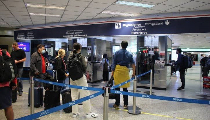Migraciones destaca que Paraguay encamina un año récord en solicitudes de residencia