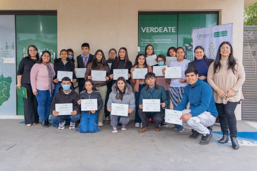 Jóvenes reciben las becas Chalice para cumplir el sueño de culminar sus estudios terciarios