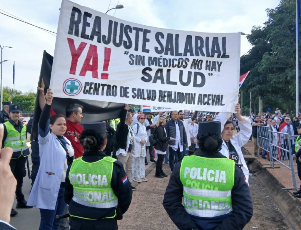 SINAMED extiende huelga por tiempo indefinido tras reunión sin acuerdo con MEF, ahora esperan nueva respuesta