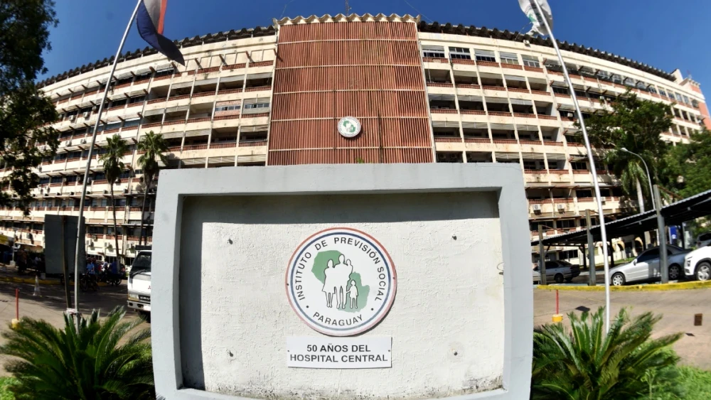 IPS Central reconoce déficit de personal, renuncias de especialistas y brecha de hasta 700 enfermeros