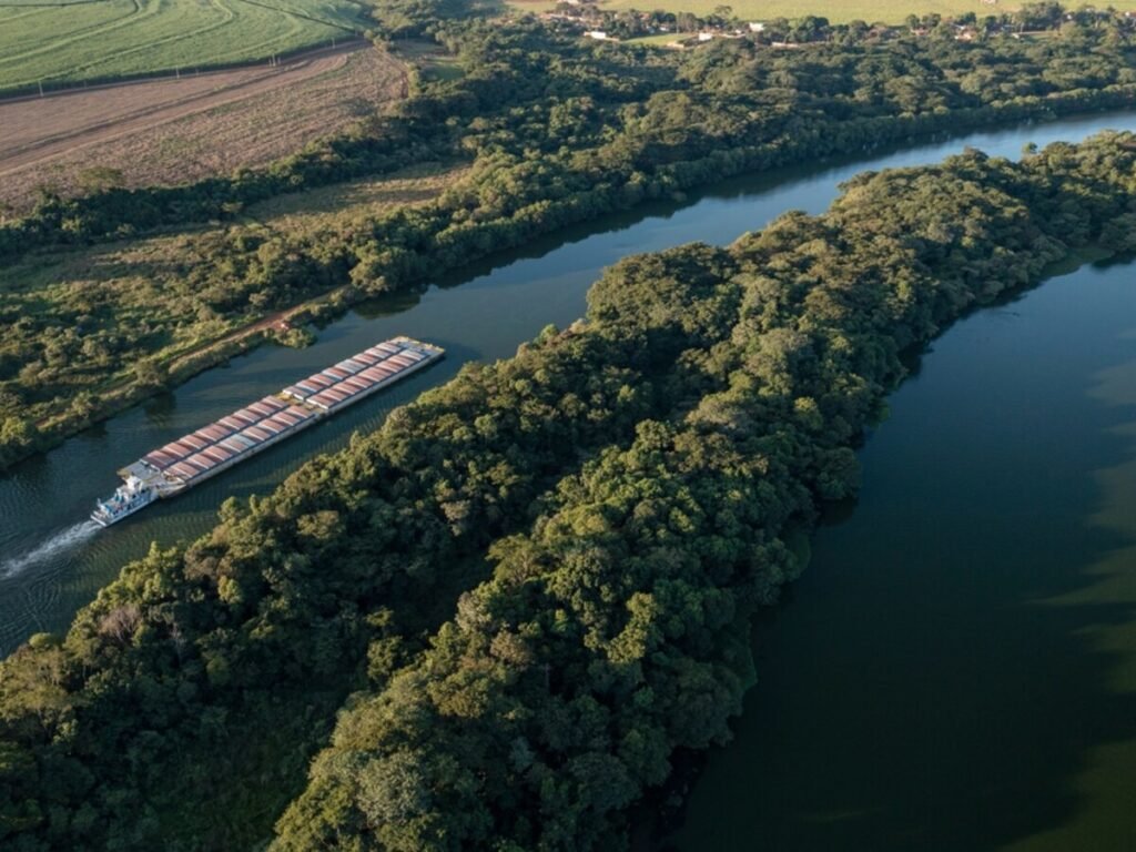 Abogado Venturini plantea tribunal marítimo regional para reducir inseguridad jurídica en la Hidrovía