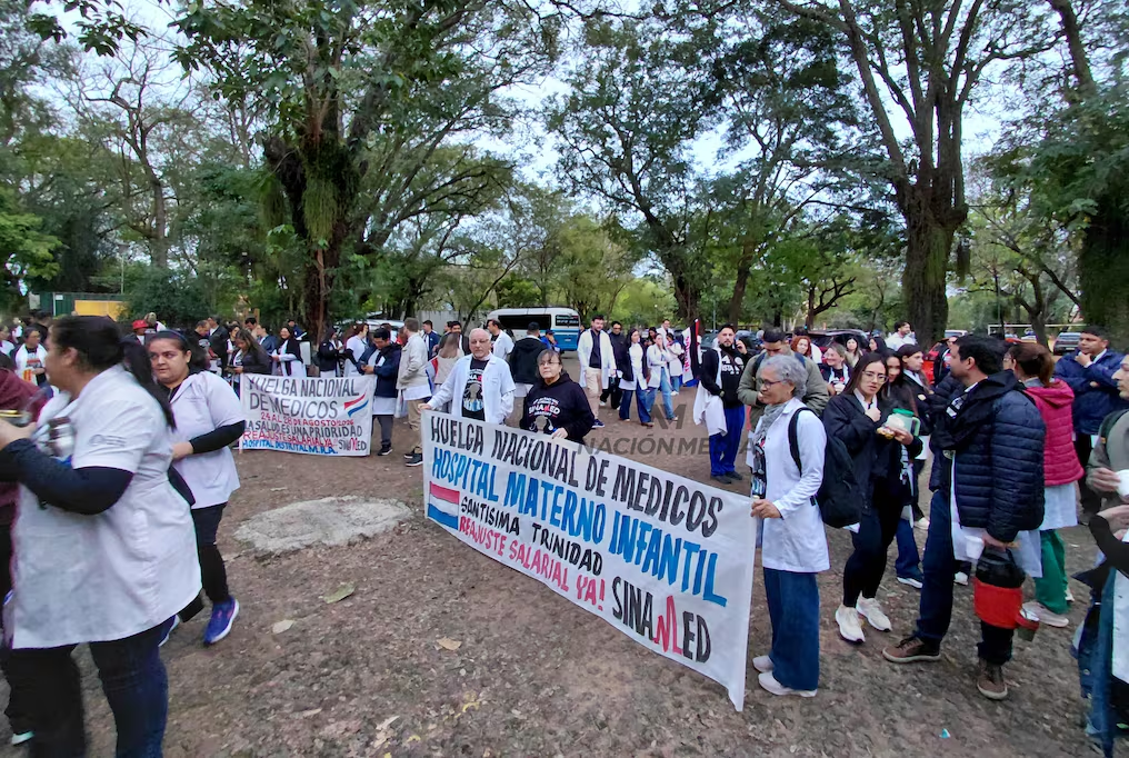 Huelga médica nacional: Salud garantiza urgencias y servicios críticos, pero reprogramarán consultas y cirugías