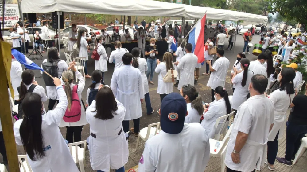 Estudiantes de Medicina se suman a huelga médica y estiman 90% de participación