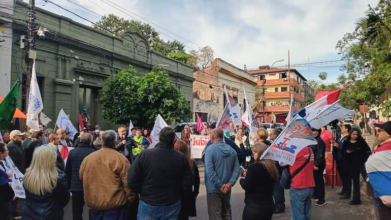 Jubilados exigen cambios estructurales en IPS y mayor control sobre sus autoridades