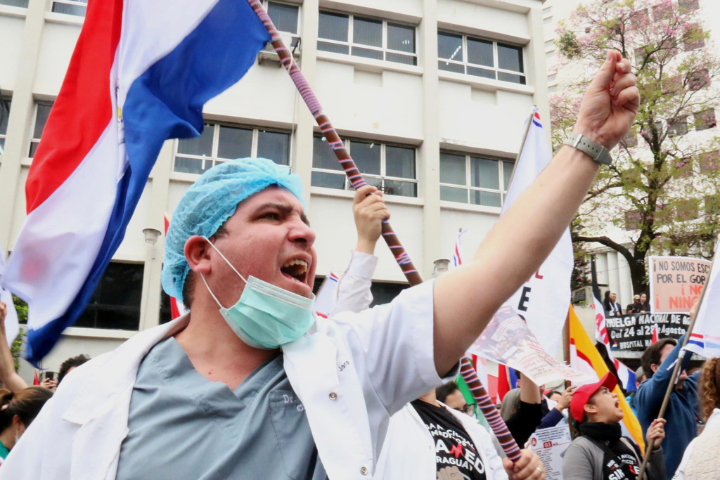 Cirujano pediátrico reclama respuesta estructural para salud pública: “Esta huelga es por la ciudadanía también”
