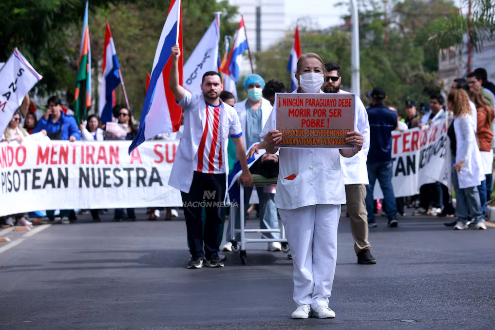 Médicos evaluarán extender huelga y no descartan medidas como renuncias o huelga de hambre