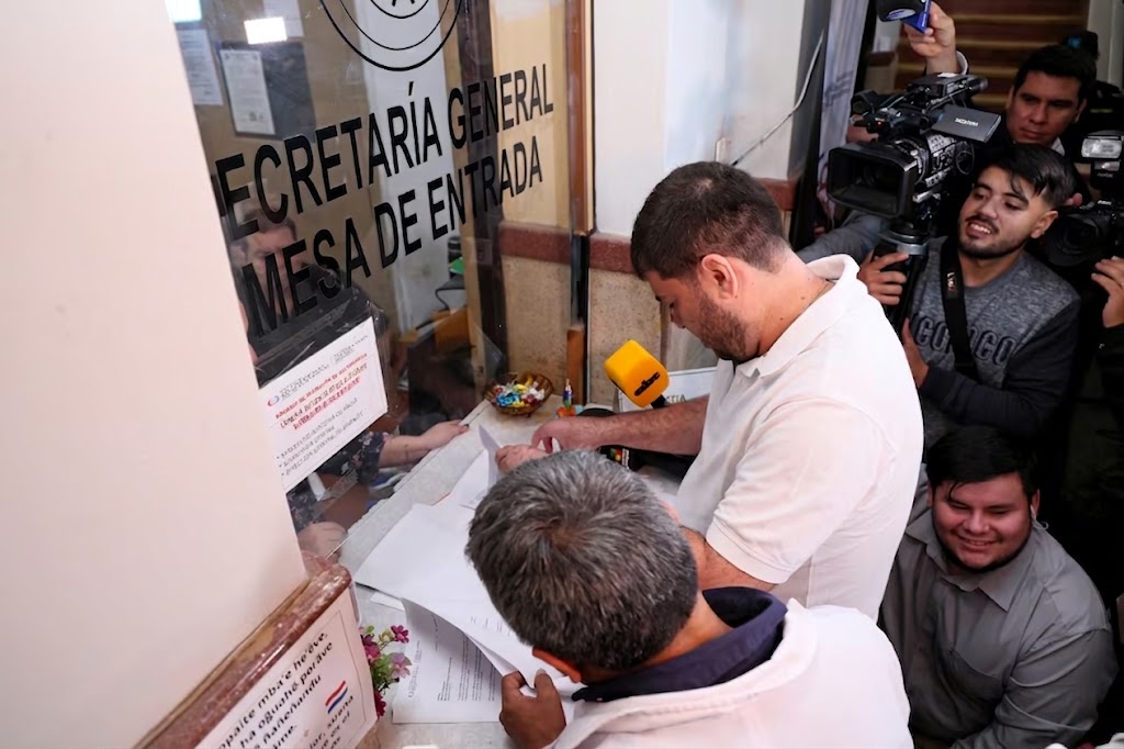 “Más especialidades médicas se están sumando a estas renuncias” y podría afectar a 800.000 pacientes, advierten