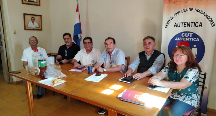 Sindicatos del sector energético conforman mesa para revisar proyectos del Gobierno