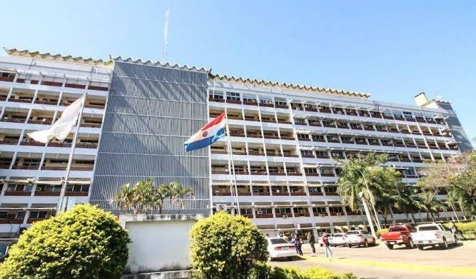La realidad del personal de blanco en IPS: Entre la falta de médicos y la sobrecarga laboral