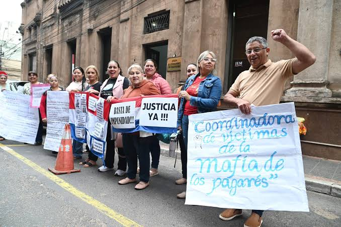 Víctimas de la Mafia de los Pagarés acompañan denuncia contra jueces por presuntas dilaciones