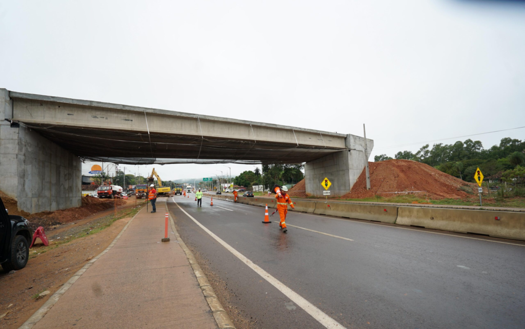 Construcción de paso superior en Pedrozo avanza a ritmo sostenido