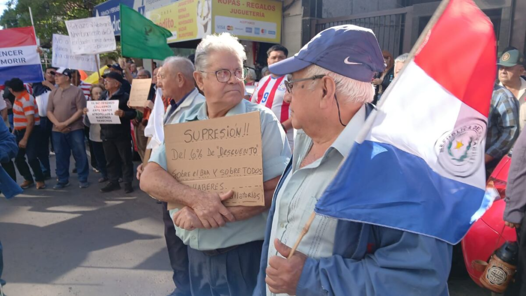 Jubilados advierten que ley de emergencia en IPS pone en riesgo fondos previsionales